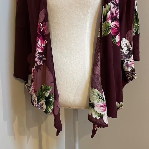 Hawaiian Floral Kimono Medium - Picture 9 of 11